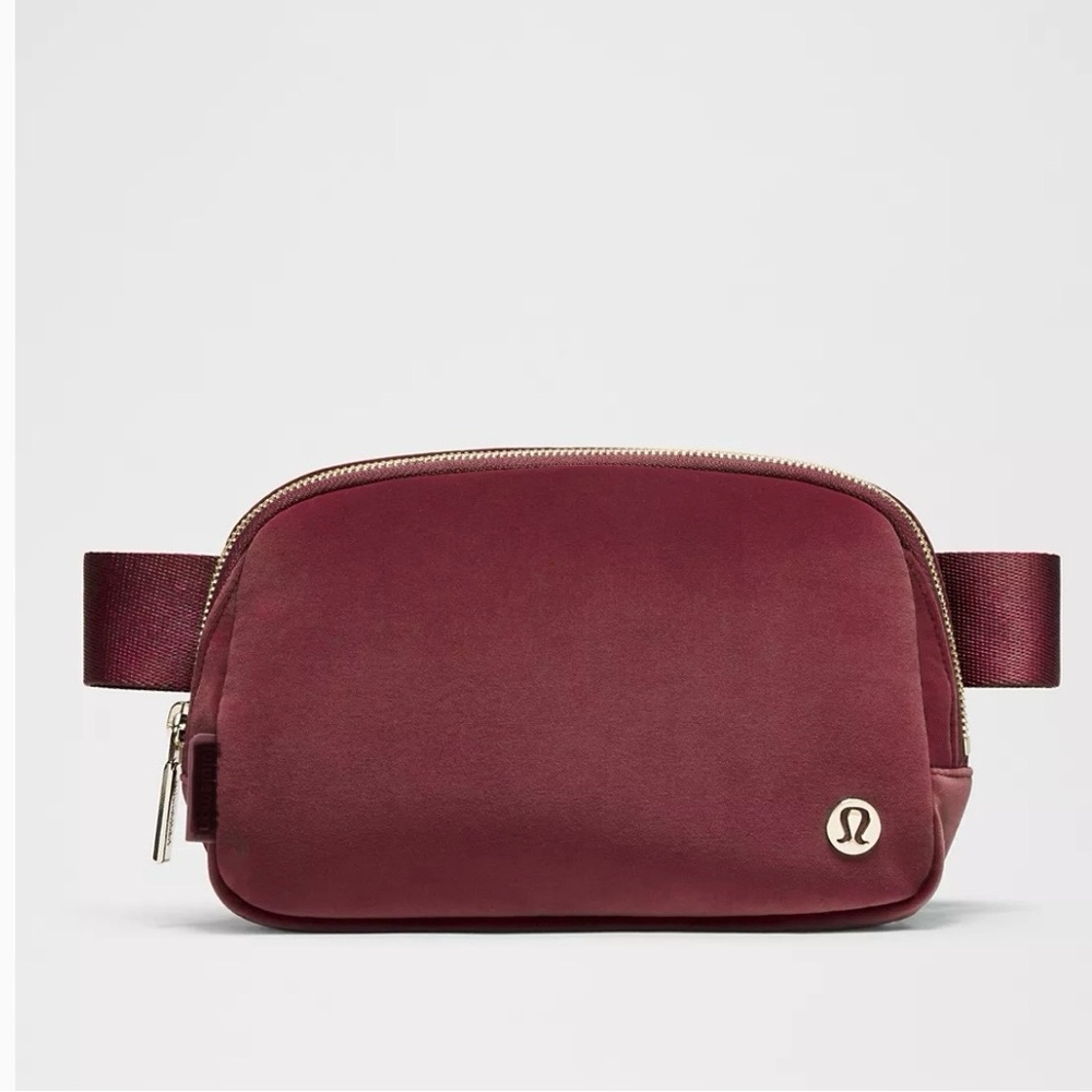 NWOT lululemon belt bag